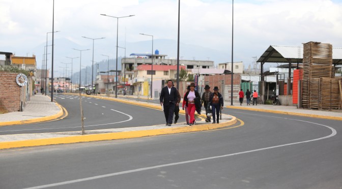 PRESIDENTE NOBOA ENTREGA OBRAS EN CHIMBORAZO QUE FORTALECE LA CONECTIVIDAD VIAL