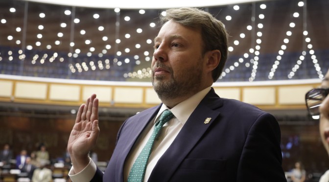 SUPERINTENDENTE DE COMPETENCIA ECONÓMICA Y TERCER VOCAL SUPLENTE DEL CNE SE POSESIONARON EN LA ASAMBLEA