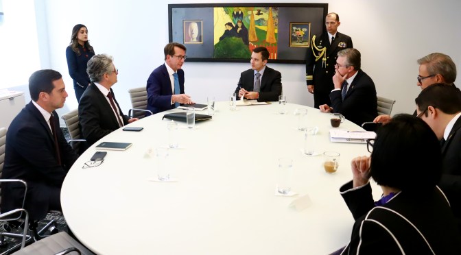 EL PRESIDENTE NOBOA SE REUNIÓ CON EMPRESARIOS CANADIENSES