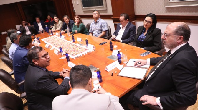PRESIDENTE DE LA ASAMBLEA SE REUNIÓ CON LOS GREMIOS DEL TRANSPORTE DE PICHINCHA