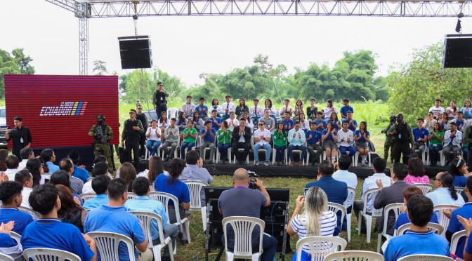 PRESIDENTE NOBOA ENTREGÓ EL EXPEDIENTE PARA LA CREACIÓN DE LA UNIVERSIDAD DE SANTO DOMINGO DE LOS TSÁCHILAS