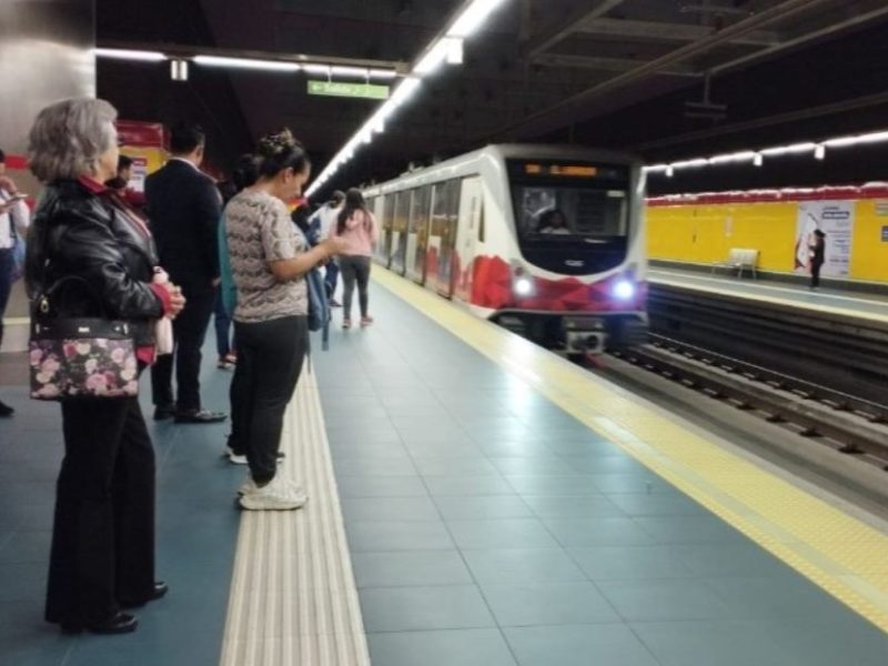 EL METRO DE QUITO AJUSTA SU HORARIO DURANTE EL TOQUE DE QUEDA