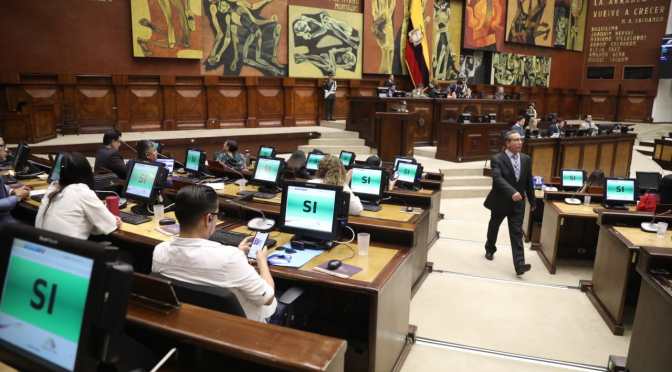 ASAMBLEA EXHORTÓ AL PRESIDENTE NOBOA CONTROLAR EL SERVICIO DE LAS OPERADORAS TELEFÓNICAS