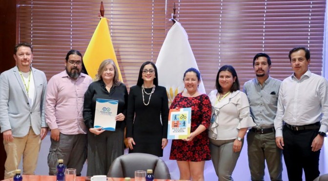 PRESIDENTA VELOZ DIALOGA CON COLECTIVOS SOBRE EL REGLAMENTO A LA LEY DE TRANSPORTE TERRESTRE, TRÁNSITO Y SEGURIDAD VIAL