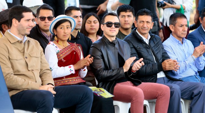 GOBIERNO CONSTRUYE UN PASO LATERAL EN GUARANDA PARA DINAMIZAR EL COMERCIO Y EL TURISMO