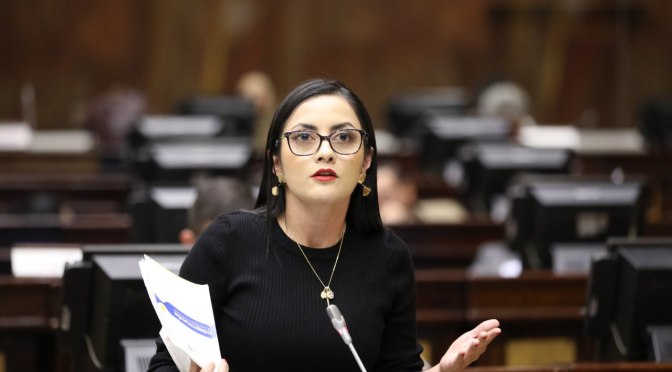  “EL REGISTRO OFICIAL SE HA PRESTADO PARA UNA LEGULEYADA” DICE VIVIANA VELOZ