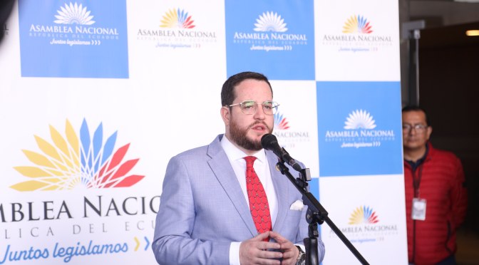 EL PRESIDENTE NOBOA PODRÍA INCURRIR EN UNA FALTA GRAVE AL NO PEDIR LICENCIA PARA HACER CAMPAÑA