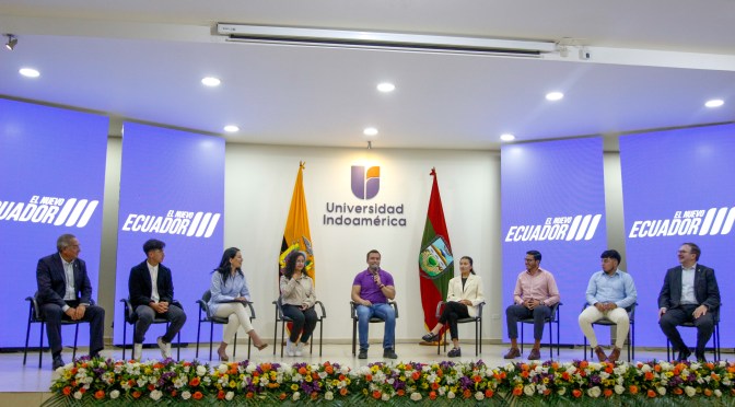 ESTUDIANTES UNIVERSITARIOS DE TUNGURAHUA DIALOGARON CON EL PRESIDENTE NOBOA