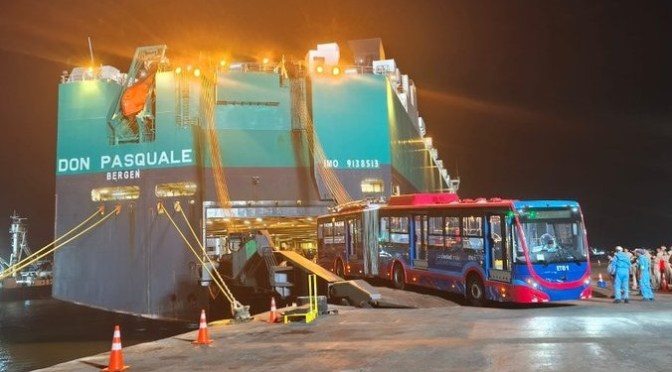 “NO HACEN NI DEJAN HACER”, DICE EL ALCALDE DE QUITO TRAS LA RETENCIÓN DE TROLEBUSES EN LA ADUANA