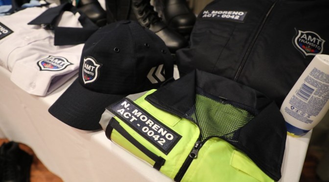 NUEVOS UNIFORMES PARA LA POLICÍA DE TRÁNSITO EN SU ANIVERSARIO
