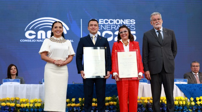 CNE ENTREGÓ LAS CREDENCIALES AL PRESIDENTE Y VICEPRESIDENTA DE LA REPÚBLICA PARA EL PERIODO 2025-2029