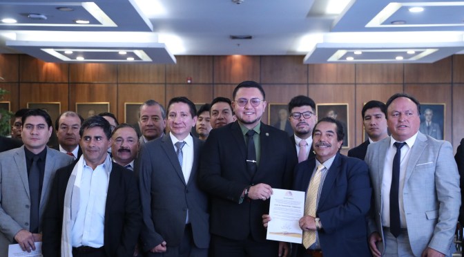 ASAMBLEA RINDE HOMENAJE A LOS TRANSPORTISTAS ECUATORIANOS