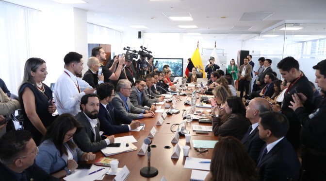 AUTORIDADES DE AMBIENTE, AGUA Y TRANSICIÓN ECOLÓGICA; Y DE ENERGÍA Y MINAS, EXPLICARON EL PROCESO DE ENTREGA DE LA LICENCIA AMBIENTAL AL PROYECTO MINERO LOMA LARGA