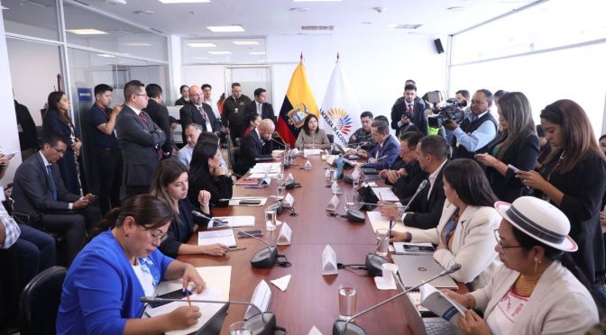 BAJO ANÁLISIS ACTITUD DE LAS FUERZAS ARMADAS Y POLICÍA NACIONAL DURANTE LAS MOVILIZACIONES