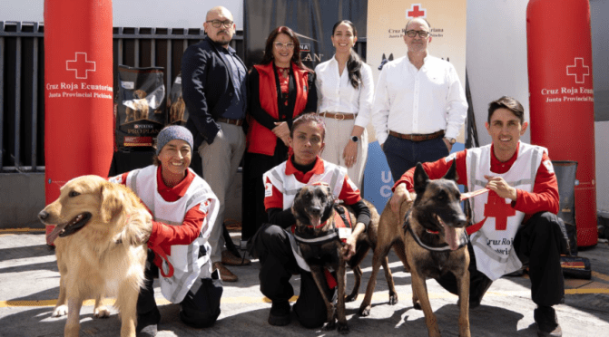 ALIANZA NESTLÉ PURINA Y CRUZ ROJA DE QUITO PARA NUTRIR A LOS HÉROES DE CUATRO PATAS