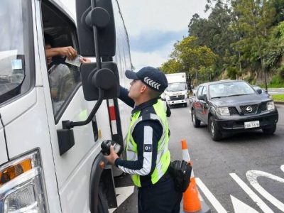 OPERATIVOS DE TRÁNSITO ALEATORIOS EN QUITO: AMT ANUNCIA CONTROLES DEL 18 AL 21 DE NOVIEMBRE