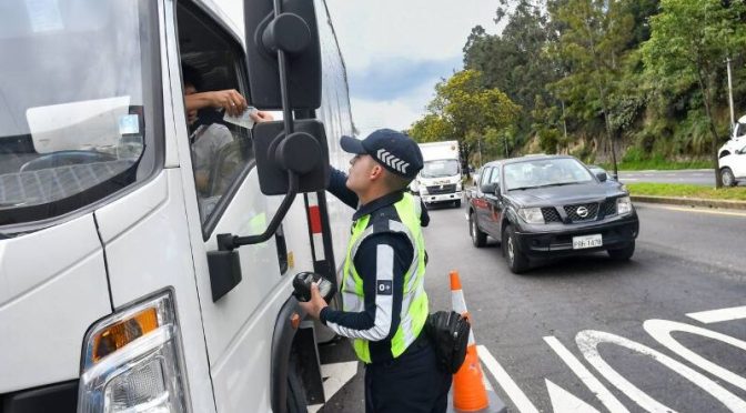 OPERATIVOS DE TRÁNSITO ALEATORIOS EN QUITO: AMT ANUNCIA CONTROLES DEL 18 AL 21 DE NOVIEMBRE