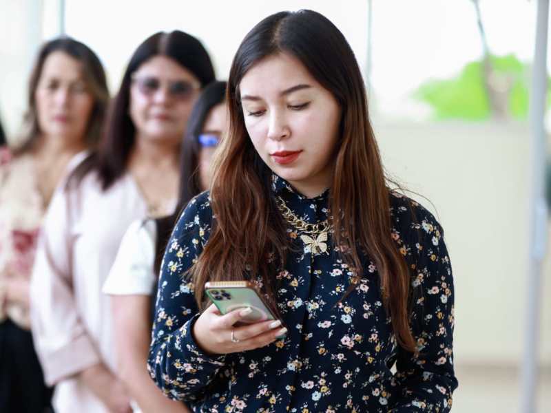 PROHIBICIÓN DE TOMAR FOTOGRAFÍAS AL VOTO SE MANTIENE PARA EL REFERÉNDUM Y CONSULTA POPULAR 2025