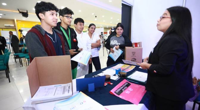 CNE HABILITA PUNTO DE INFORMACIÓN DEL REFERÉNDUM Y CONSULTA POPULAR 2025 EN GUAYAS