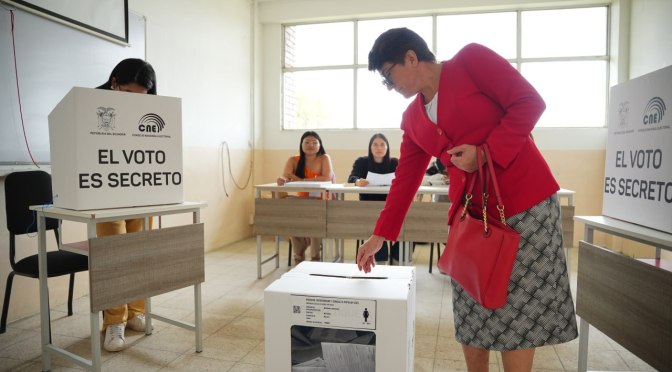 MÁS DEL 80% DE ELECTORES SUFRAGARON EN EL REFERÉNDUM Y CONSULTA POPULAR 2025