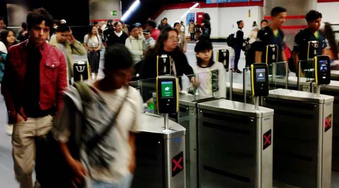 AFLUENCIA EN EL METRO DE QUITO PREVIO A SU SEGUNDO ANIVERSARIO DE FUNCIONAMIENTO