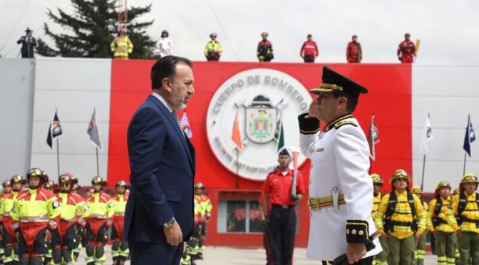 BOMBEROS ASCIENDEN A DOS CORONELES
