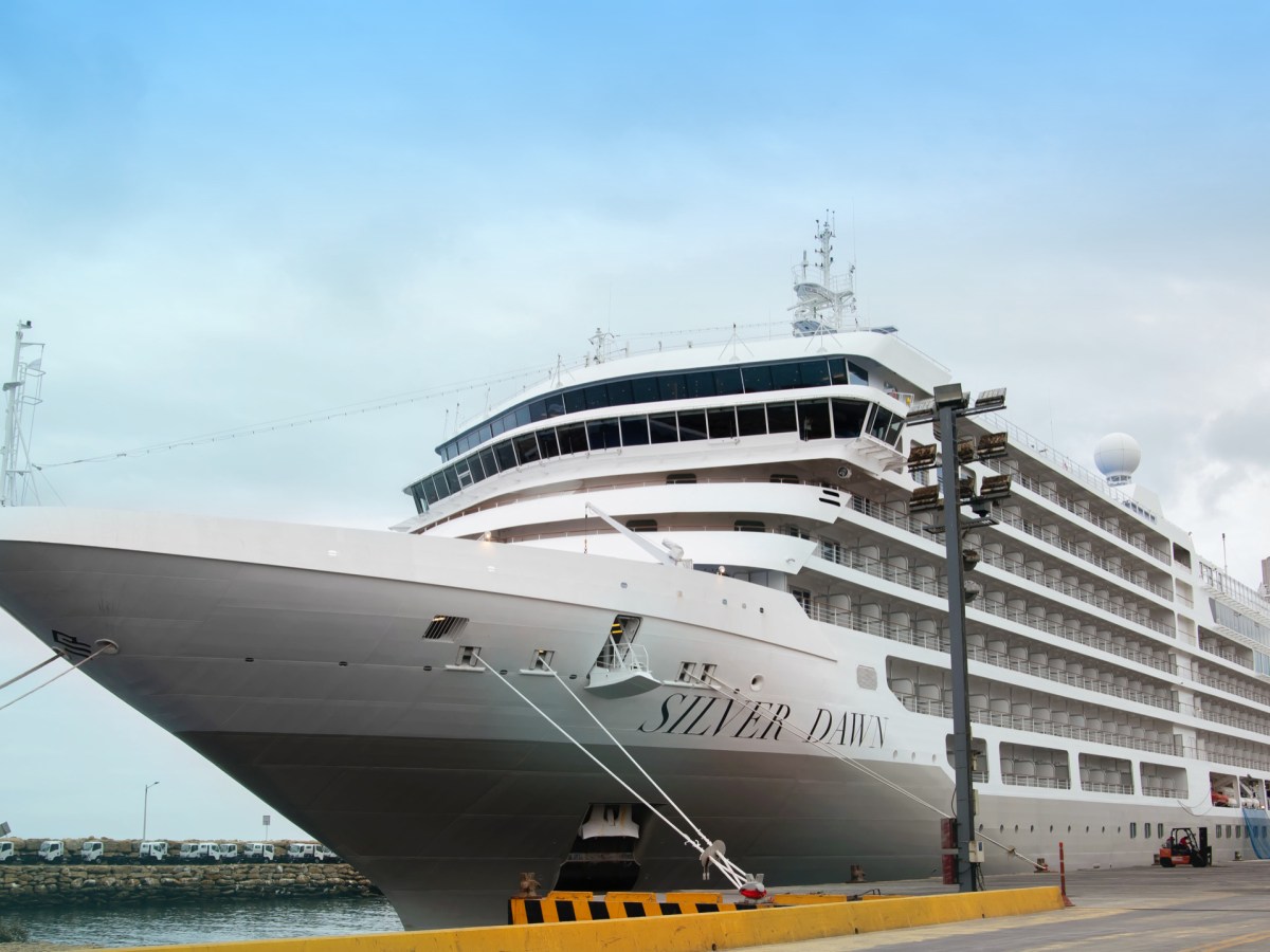 LLEGA A MANTA EL CRUCERO DE LUJO