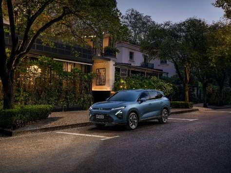 CHEVROLET REFUERZA SU PORTAFOLIO DE MOVILIDAD EFICIENTE CON LA NUEVA CAPTIVA HÍBRIDA ENCHUFABLE