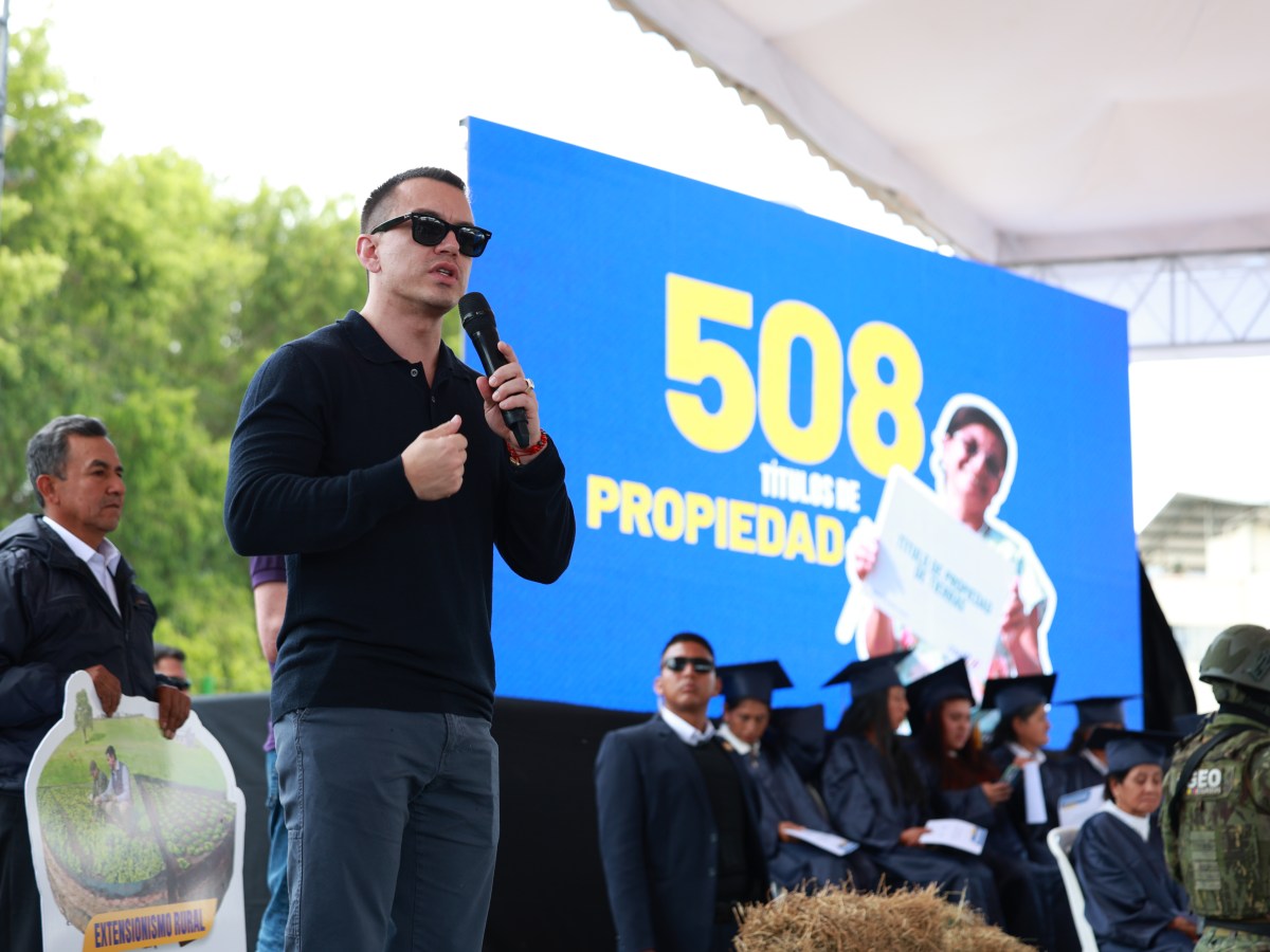 PRESIDENTE NOBOA ENTREGÓ ASISTENCIA A PRODUCTORES DE LOJA