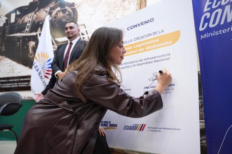 MIT Y LA ASAMBLEA NACIONAL FIRMAN CONVENIO Y CONSOLIDAN ESPACIOS DE GESTIÓN PÚBLICA EN CHIMBORAZO