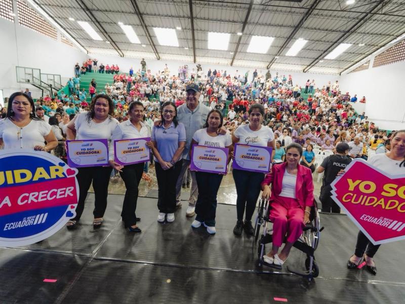 PRESIDENTE NOBOA RINDE HOMENAJE A LAS MADRES CON ACCIONES Y ENTREGA MÁS DE 4.000 BONOS JOAQUÍN GALLEGOS LARA A NUEVAS BENEFICIARIAS