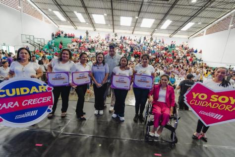 PRESIDENTE NOBOA RINDE HOMENAJE A LAS MADRES CON ACCIONES Y ENTREGA MÁS DE 4.000 BONOS JOAQUÍN GALLEGOS LARA A NUEVAS BENEFICIARIAS
