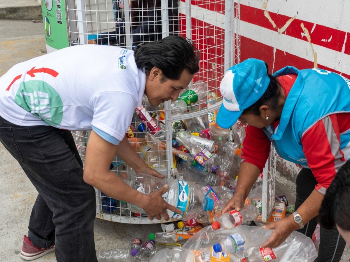 CADA BOTELLA RECUPERADA CUENTA UNA HISTORIA: COCA-COLA ECUADOR DESTACA LA LABOR DE LAS PERSONAS RECICLADORAS DE BASE