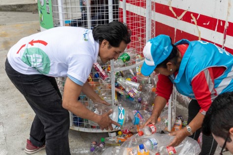 CADA BOTELLA RECUPERADA CUENTA UNA HISTORIA: COCA-COLA ECUADOR DESTACA LA LABOR DE LAS PERSONAS RECICLADORAS DE BASE