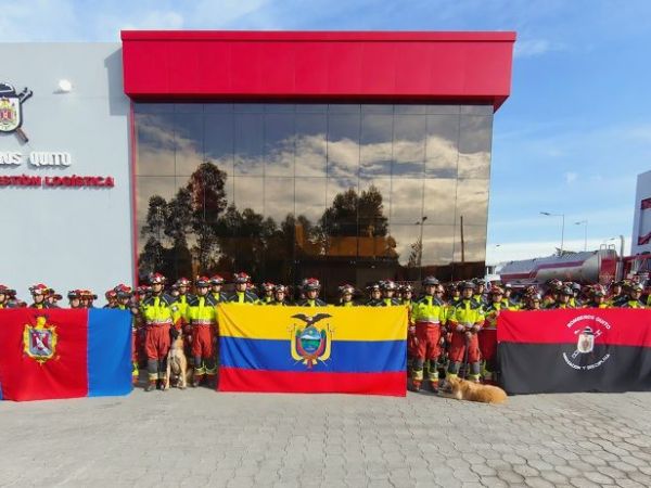 BOMBEROS DE QUITO SE SUMAN A LAS LABORES DE RESCATE EN VENEZUELA