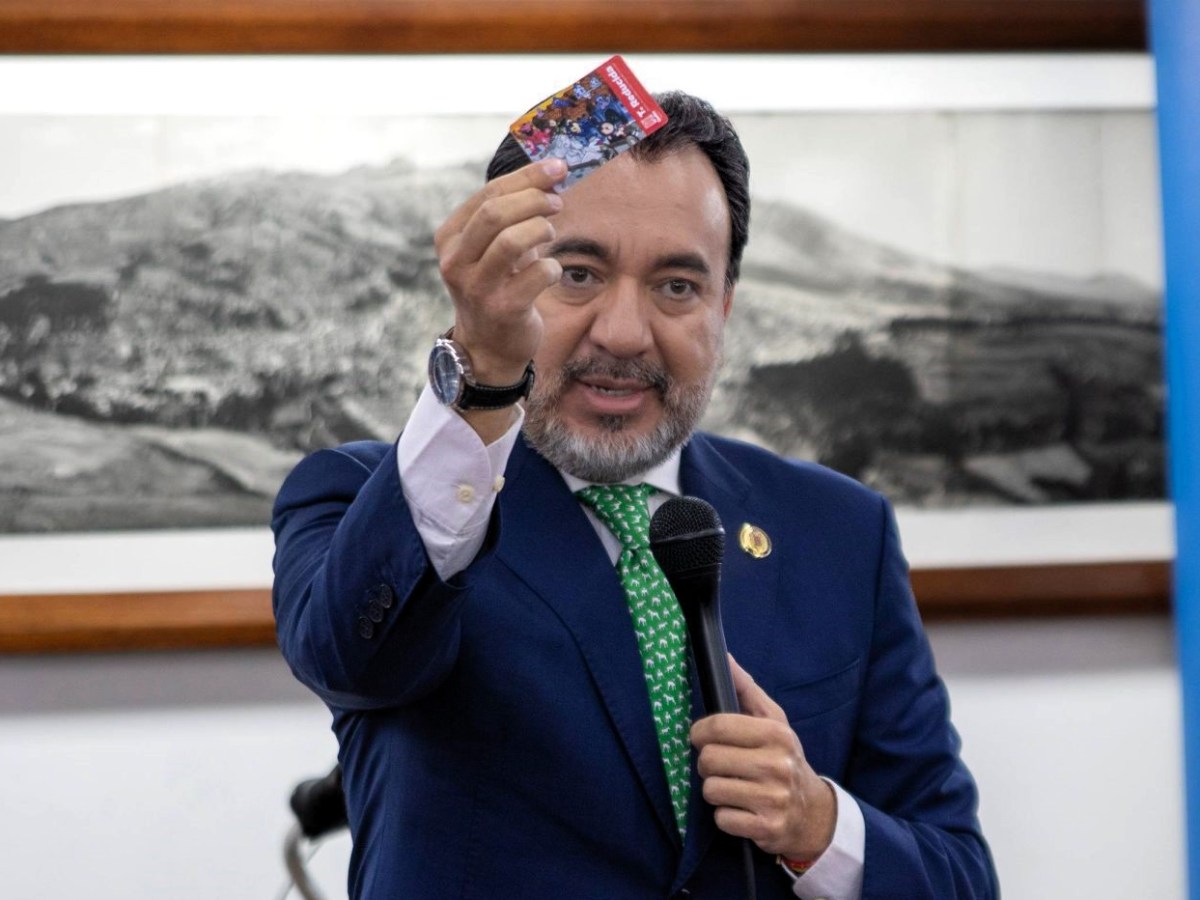 EL TRANSPORTE PASÓ DEL PAPEL A LA REALIDAD DICE EL ALCALDE DE QUITO