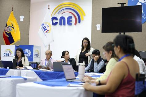 COMISIÓN VERIFICADORA INICIA REVISIÓN DE REQUISITOS DE POSTULANTES AL CPCCS